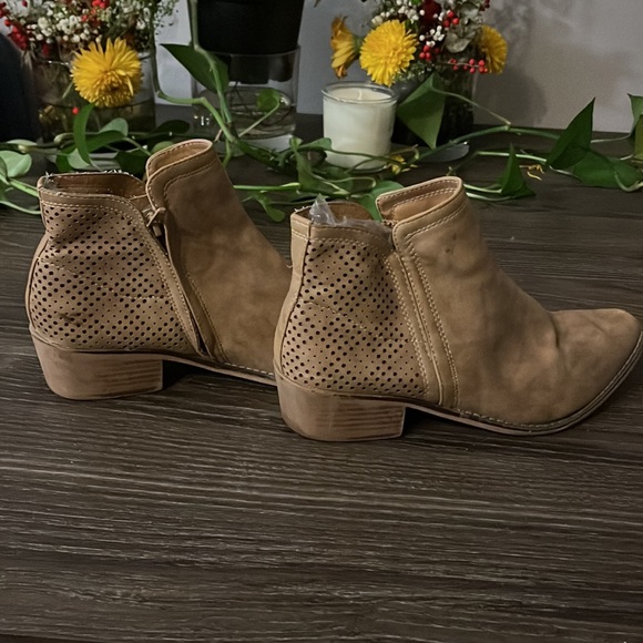 Madden Girl tan booties boots Women's 7.5 - Picture 6 of 7